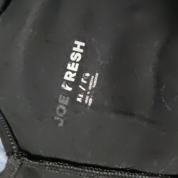 Curved hem twisted back athletic tank top - Picture 3 of 5